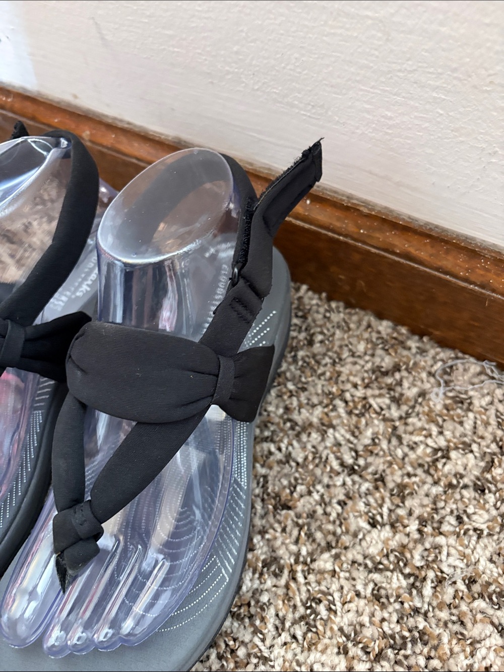 Clarks Black and Gray Women's Knotted Thong Sandals - Picture 3 of 5